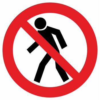 P03 проход запрещен (пластик, 700х700 мм) - Охрана труда на строительных площадках - Знаки безопасности - vektorb.ru